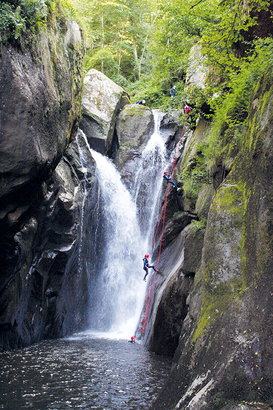 Descente en rappel cascade canyoning