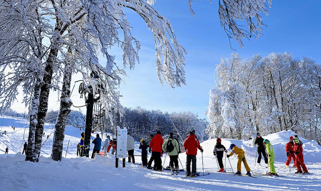 Skifahrer des Skigebiets Laguiole