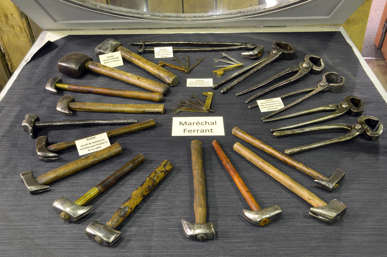 Outils musée du couteau Laguiole