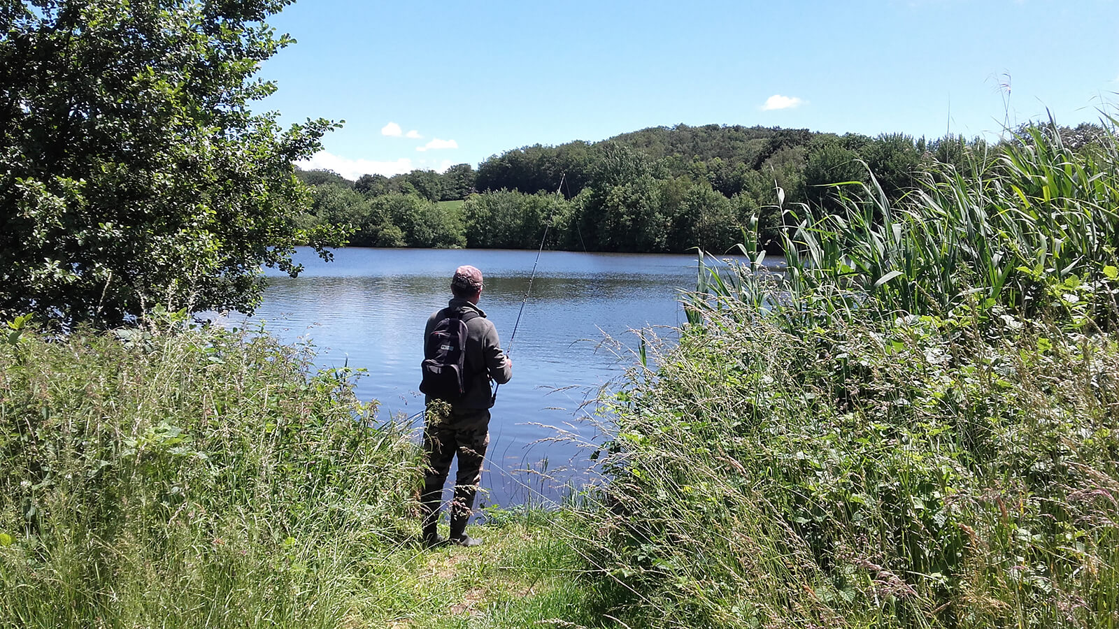 Pescador en el lago Saint Gervais