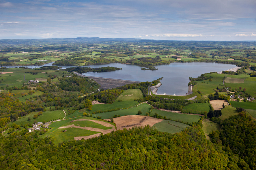 Montézic dam and lake