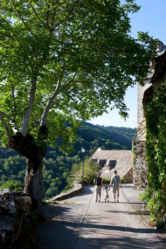 Entdeckung des Dorfes Valon