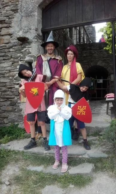 Famille costume Valon