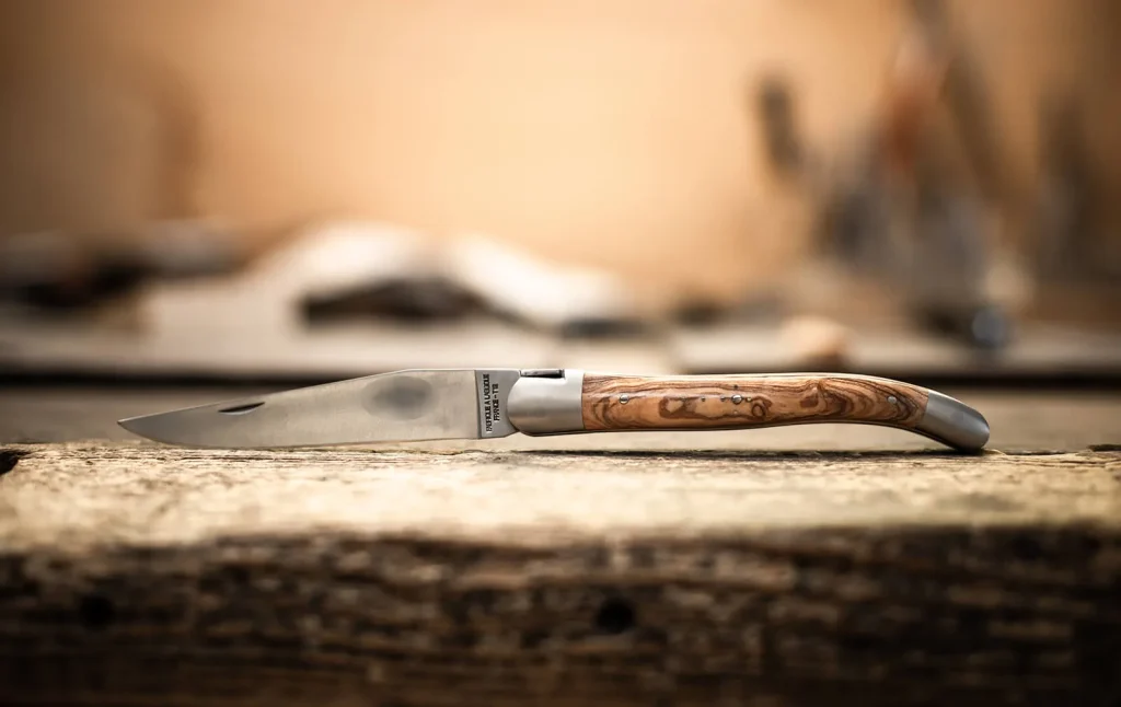 Coltello Laguiole manico in legno