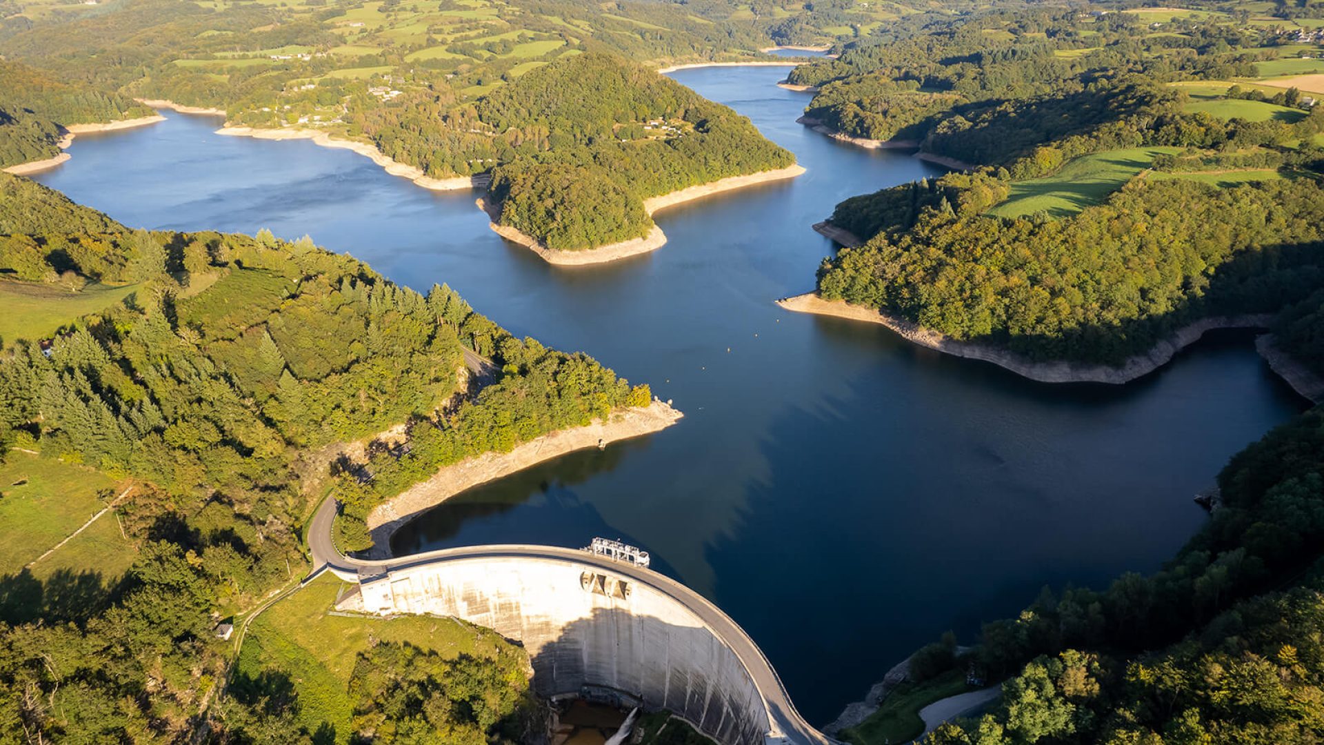 Lago y presa Maury