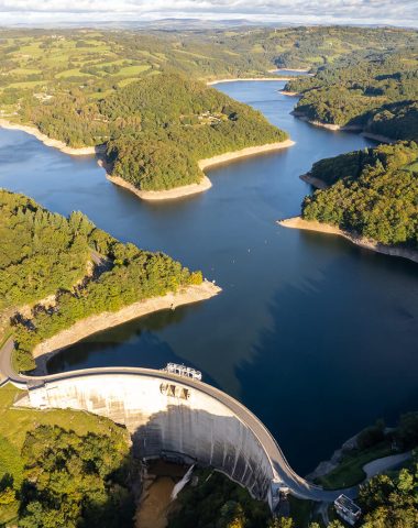 Lago y presa Maury