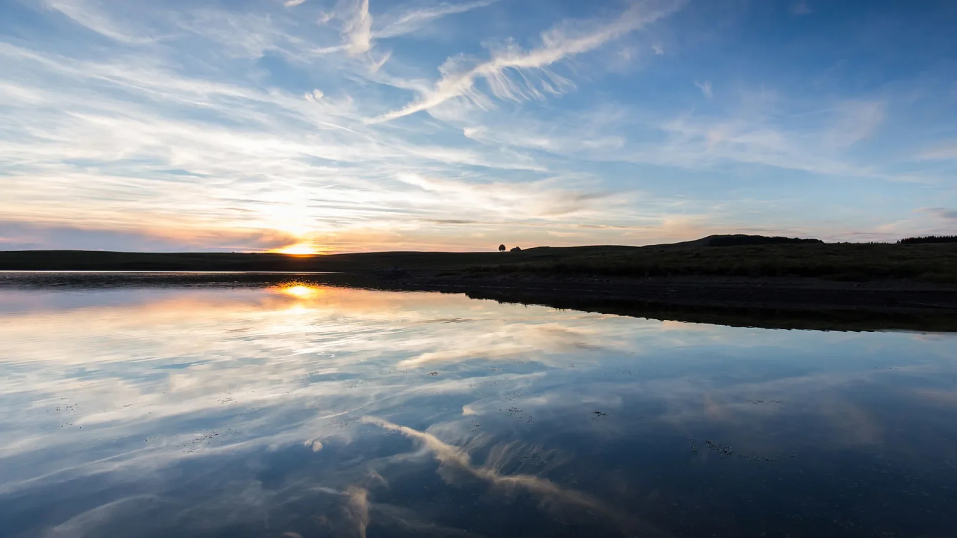 Lake of the monks Aubrac in winter