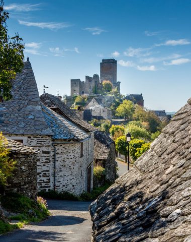 Castle and village of Valon